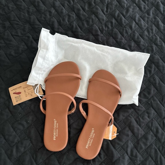 Amazon Tan Minimalist Sandals - Picture 1 of 2